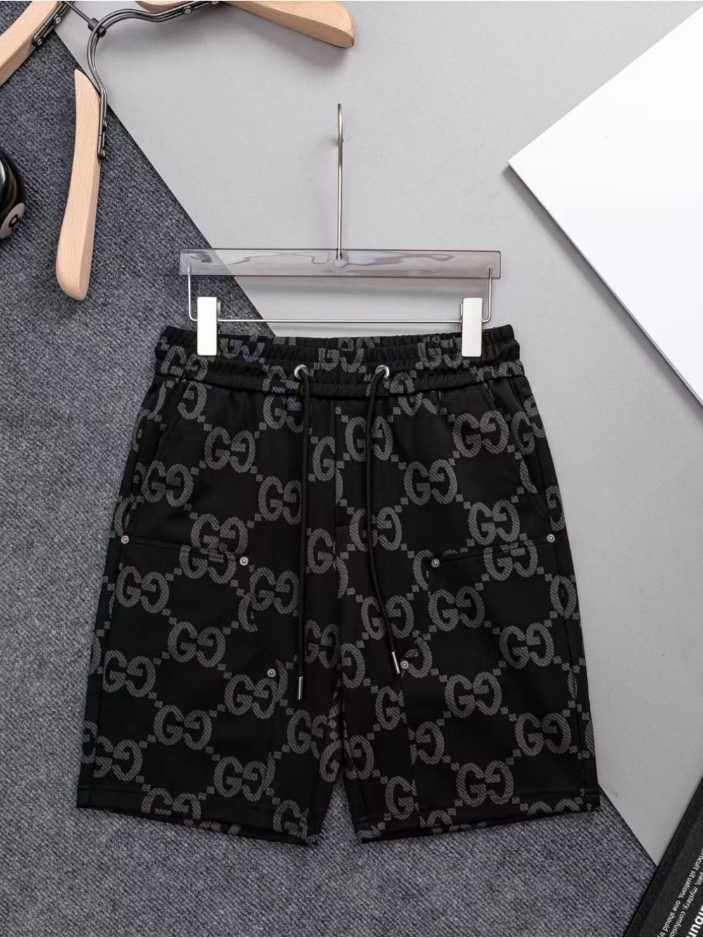 New Gucci Black & Gray GG Logo Drawstring Men’s Shorts size M USA 19’ x 14’